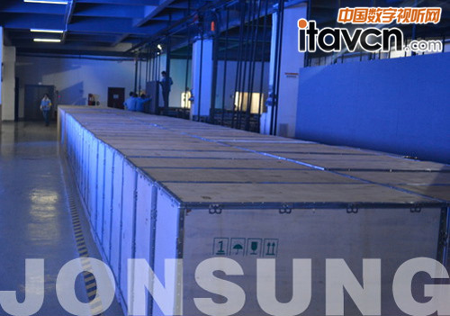 品質(zhì)為先 中祥創(chuàng)新led顯示屏出貨美國(guó)、伊拉克