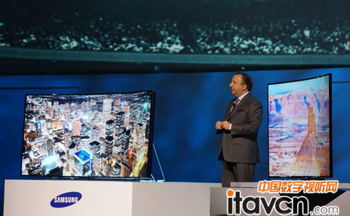 三星可彎曲屏幕電視