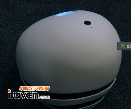 搭載 Android 系統的投影機器人