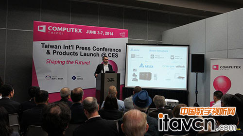 臺達美洲區市場營銷經理Mike Gazzano 為媒體介紹臺達最新消費性電子產品