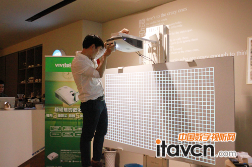 定制吊架讓D755系列產品方便拆裝