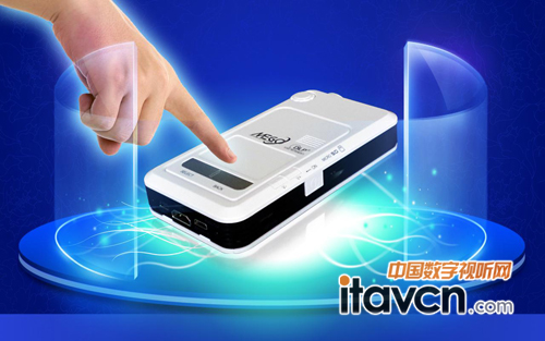 移動商務投影機“四免一小一觸控“時尚