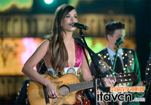 �D��2014��1��26�ո���Kacey Musgraves�ڼ������၆����ɼ����˹�_��˹�����ڵ�56�ø��R���C����Y�ϵ��_���ݡ����zӰ���� Kevork Djansezian/Getty Images��