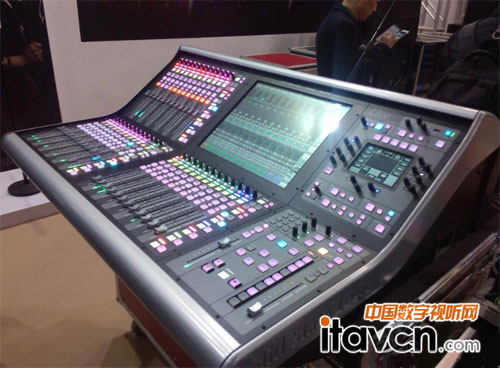 SSL live�F���{���_