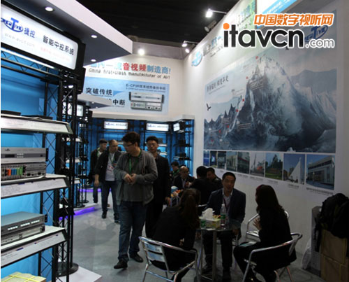 洽談桌上自然是濟濟滿堂