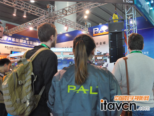 國外觀展嘉賓體驗PAL公牛有源線陣