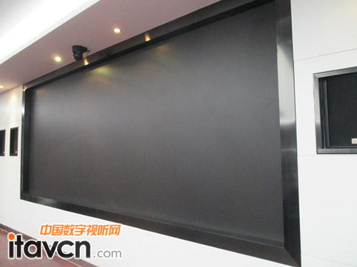 北京鑫邦攜LuminoZ超大型背投屏幕助力國家電網新疆電力