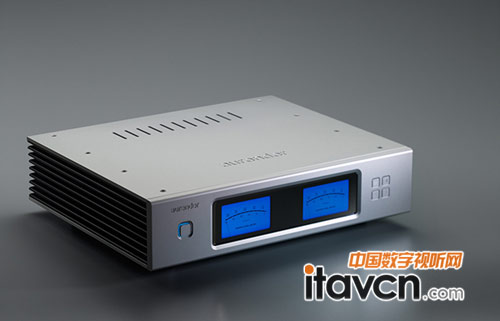 W20還將電池與兩個硬盤分別用厚鋁板隔開,使之在箱體內各自獨立