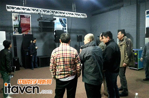 專家組試聽加拿大威樂和VTC各音箱系統