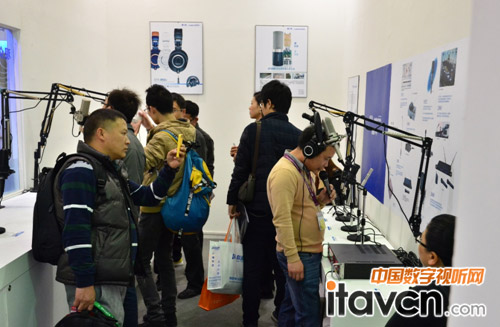 鐵三角錄音話筒試聽(tīng)室