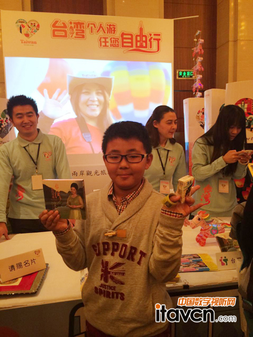 雅圖超短焦投影亮相國旅2014旅游嘉年華