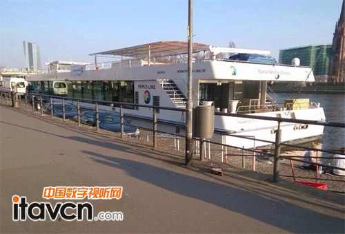 拜亞90周歲生日party所在的郵輪