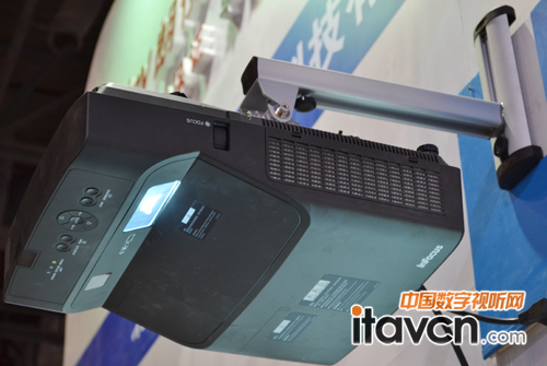 富可視IN231UST反射式短焦投影機