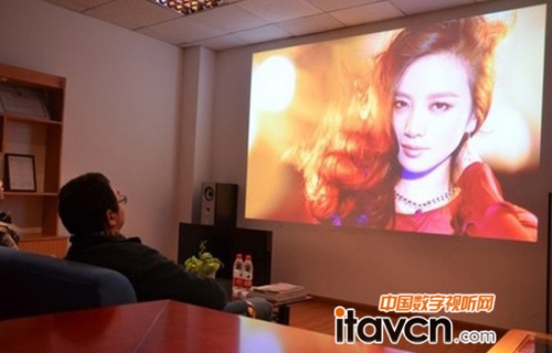 酷樂視S系列微型投影