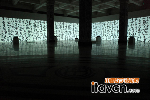 雅圖高清高亮投影機助力韓家英設計展