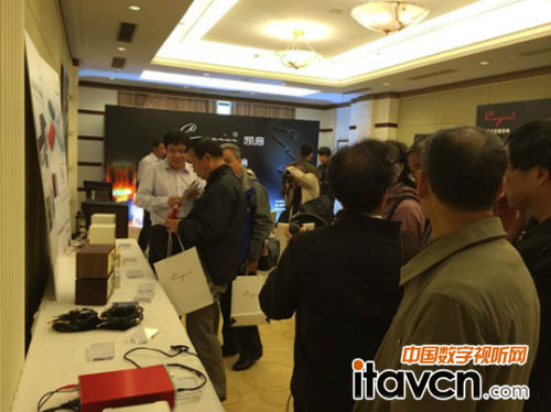 凱音展廳游人如織