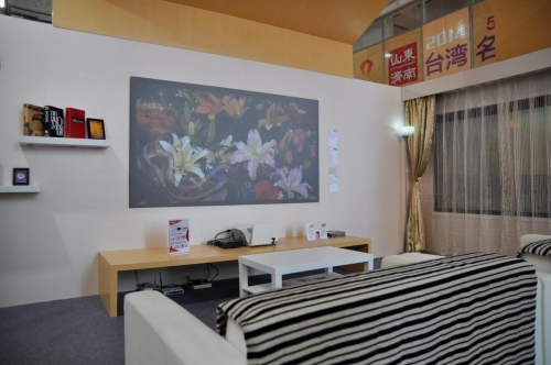 D7180HD在客廳模擬區(qū)帶來(lái)超短焦超酷體驗(yàn)