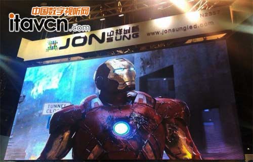 中祥創新三面環形吊裝LED顯示屏