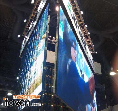 中祥創新三面環形吊裝LED顯示屏