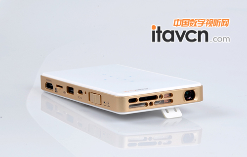 iPhone6絕佳伴侶:酷樂視微投影Q6旗艦