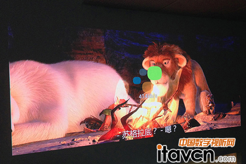 iPhone6絕佳伴侶:酷樂視微投影Q6旗艦