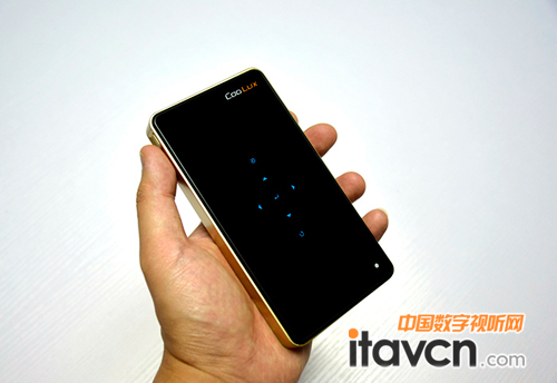 iPhone6絕佳伴侶:酷樂視微投影Q6旗艦