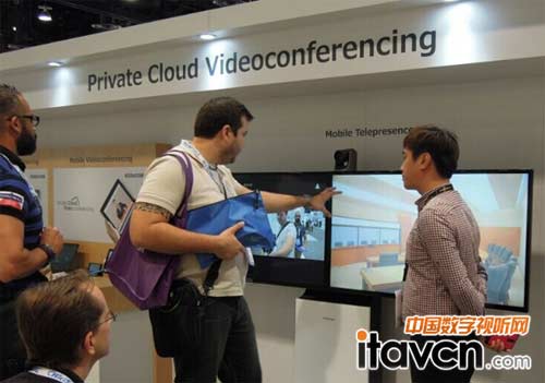 客戶在現場進行移動網呈的體驗