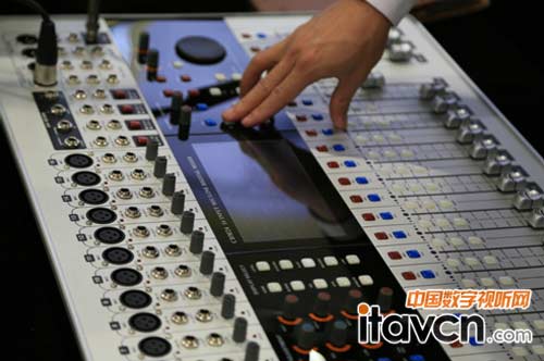 C-MARK數字調音臺具有優秀的人機交互體驗