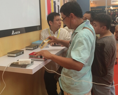 Vivitek麗訊QUMI系列微投受到了很多觀眾的青睞