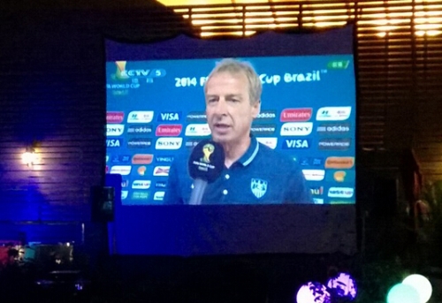 紫蘇融合餐廳室外觀賽使用的Vivitek麗訊D966HD投影機取得了絕佳投影效果