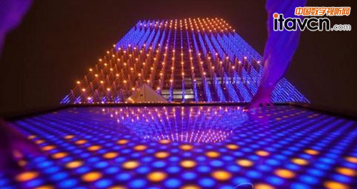 秘魯新型銀行現手觸互動LED顯示燈光外墻