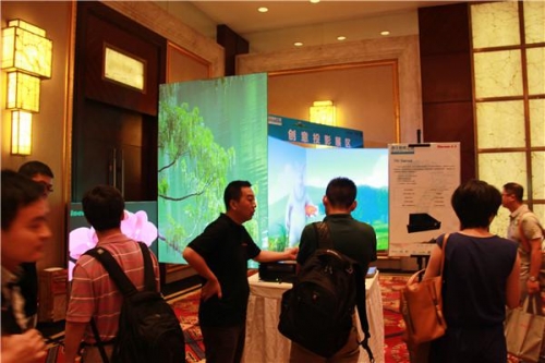 贏康巡展創(chuàng)意展區(qū)之武漢“全城熱戀”