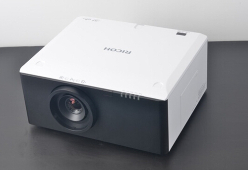 300寸弧形畫面輕松展示—高端工程旗艦PJK7000