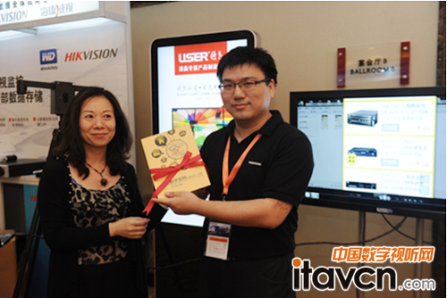 科達工作人員現場接受《安全&自動化》頒獎