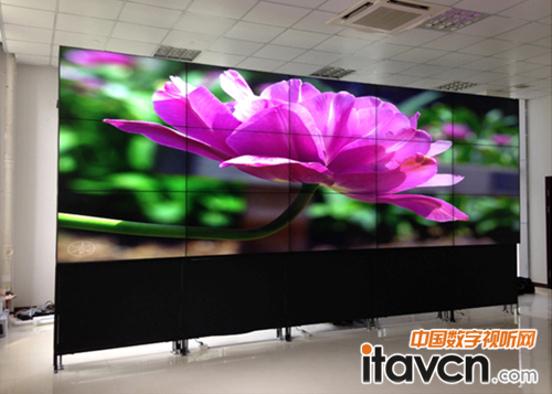 3X5��55��LCDƴ��