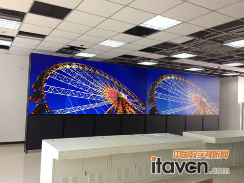 河南洛陽廠區,采用清投3X8 46寸LCD拼接,智能生產監控中心平臺