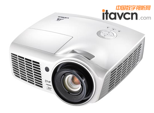 Vivitek(麗訊)H1180HD配備1.5倍變焦廣角鏡頭并支持全格式3D