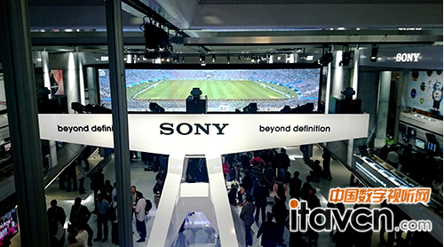 索尼展臺上,12K x 2K的巨大屏幕