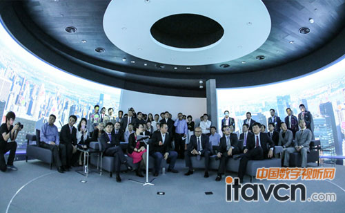 納德拉與謝敬先生等近兩百位中國云產業領銜者及合作伙伴見面