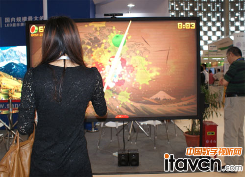 三思展臺(tái)上的體感游戲切水果