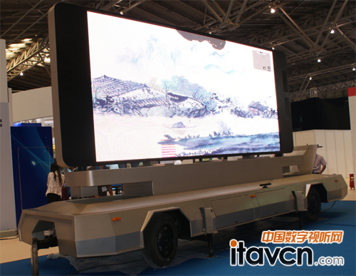 藍(lán)碩科技帶來的全彩球形LED顯示屏 體感游戲的另一面