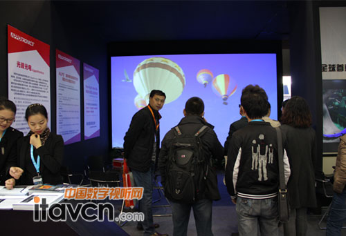 2014北京安博會 光峰光電展出200吋正投單體