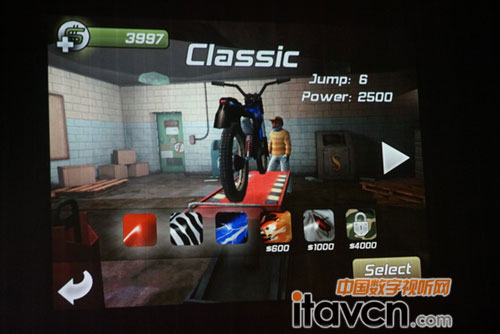 用投影機玩游戲已成為目前時尚的家庭娛樂方式