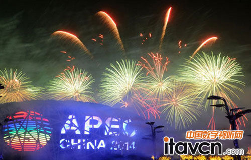 “鳥巢”上空進行焰火燃放