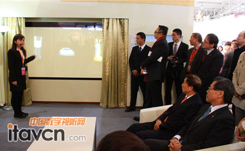 北京市委常委牛有成等領導親臨Vivitek(麗訊)展臺