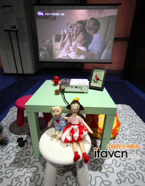 明基GP30微型投影機(jī)客廳方案