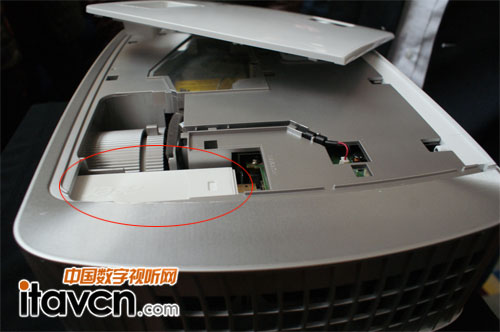 隱藏在機身內的無線MHL適配模塊