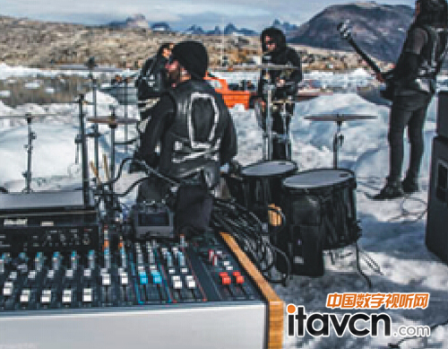 放音北極圈 世界首個“浮冰演唱會”