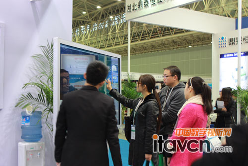 快捷智慧教育解決方案強勢登陸華中教育裝備展