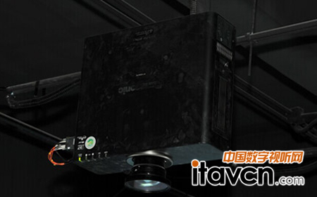 針對L型幕吊裝正投